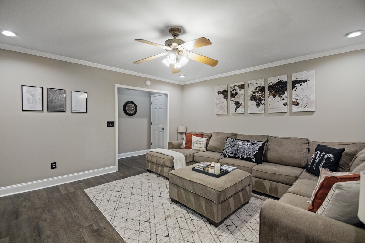 Cozy Private Basement w/ Pool & Workout