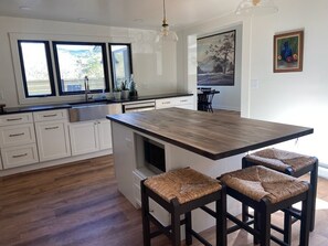 Fully equipped chef's kitchen, with additional seating at the kitchen island
