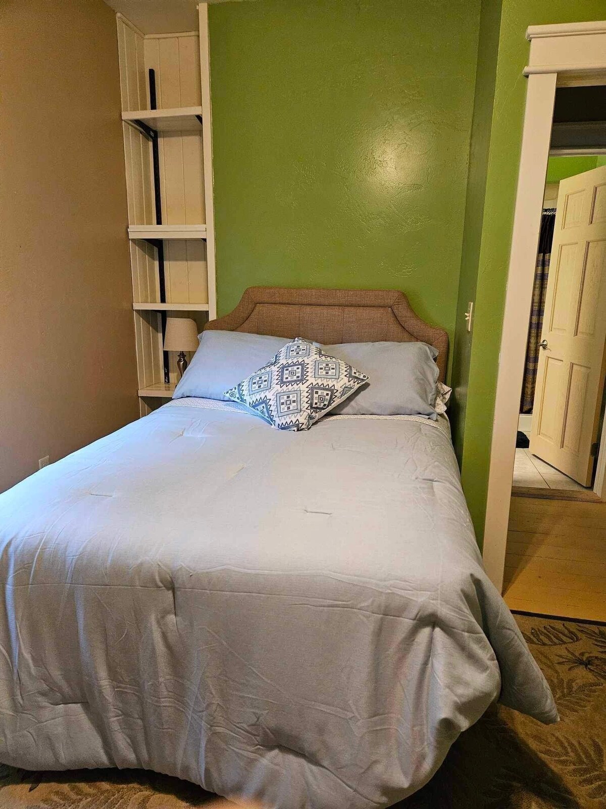 Cozy Home with great location close to waterfront