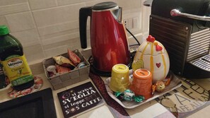 Kaffee und/oder Kaffeemaschine
