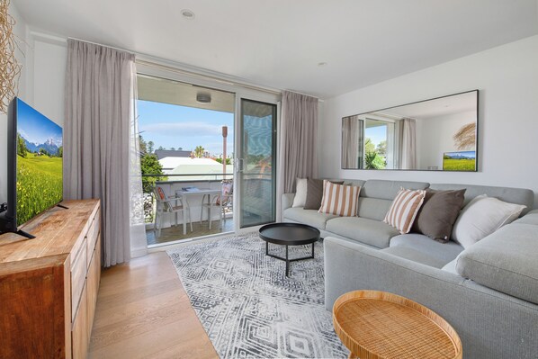 Open and airy lounge room with private balcony 
