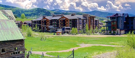 The building and gondola