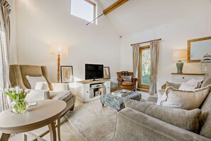 The Byres Sitting Area - StayCotswold