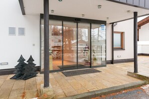 Entrance / Reception