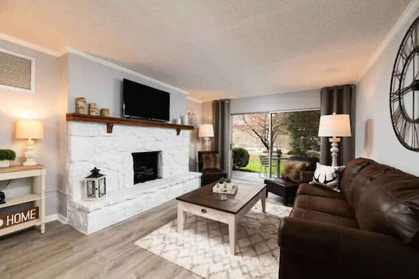 Newly Renovated!! 2 bedroom 2 bath plus sleeper sofa! Ground floor condo with front door assigned parking! .09 miles to Downtown Gatlinburg Strip!!