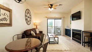 What a cutie pie!! 6th floor Penthouse condo with amazing views and newly renovated! 