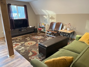 Livingroom pull out sofa