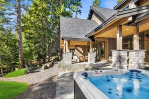 Kings Landing: - Fantastic outdoor living space with a private hot tub.