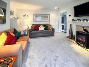 Living room | Downsview Cottage - Downsview, Wick, near Littlehampton