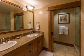 CAT214-06Bathroom1