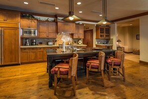 GBL207-02Kitchen