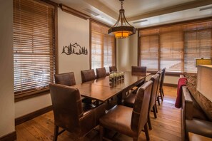 GBL207-04Dining