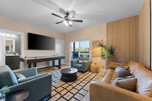 Game / Hang out room for the family! Air hockey, 75" TV, games, and more!