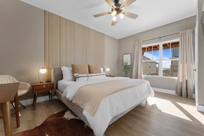 Comfy king size bed with ensuite bathroom. Perfect for relaxing
