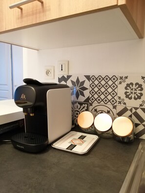 Kaffee und/oder Kaffeemaschine