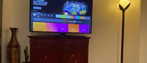 Smart TV with Amazon prime and netflix