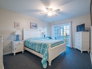Master Queen Bedroom W/ En-suite