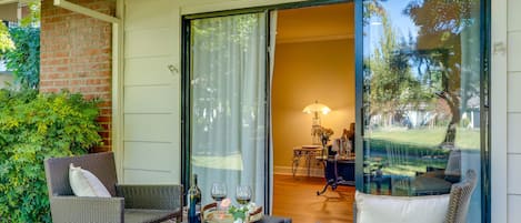 Napa Vacation Rental | 1BR | 1BA | 1,000 Sq Ft | Step-Free Entry