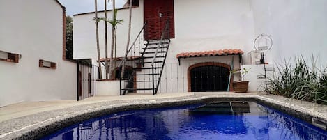 Sparkling pool for a cool dip on a hot day/night!