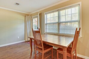 Dining Area | Dishware & Flatware Provided | Central A/C & Heating