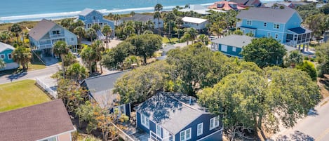 2 Houses for the price of 1 with close beach access. Welcome to 404 West Ashley!