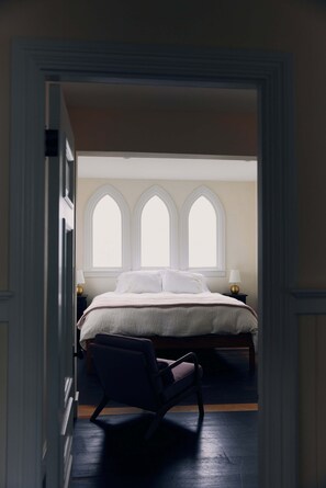 First floor king size bedroom