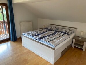 Ferienwohnung (61qm) mit Gartenblick-Schlafzimmer