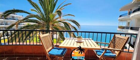 Balcony with dining area