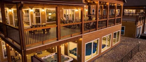 Indoor Pool, Hot Tub and Huge back deck!