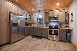 Fully appointed kitchen with Nespreso machine