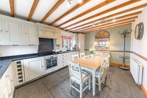 Smithy Cottage - Kitchen / Dining Room