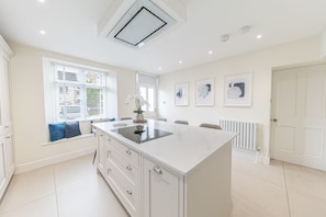 Edge Mere Apartment Kitchen