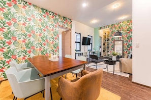 Cozy dining area to seat 6