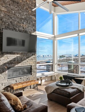 Bluffs at Blue Sage-Great Room and East Views of Lake