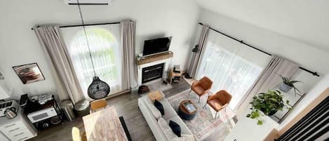 Living room/dining room seen from above (mezzanine)