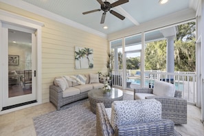 Screened in porch to enjoy