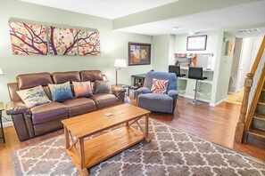 Open to Kitchen Perfect for Socializing/Being Part of the Group