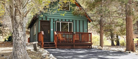 Big Bear City Vacation Rental | 2BR | 1BA | Steps Required | 750 Sq Ft