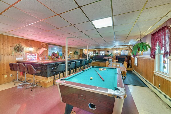 Lanesville Vacation Rental | 6BR | 2.5BA | 5,000 Sq Ft | Stairs Required