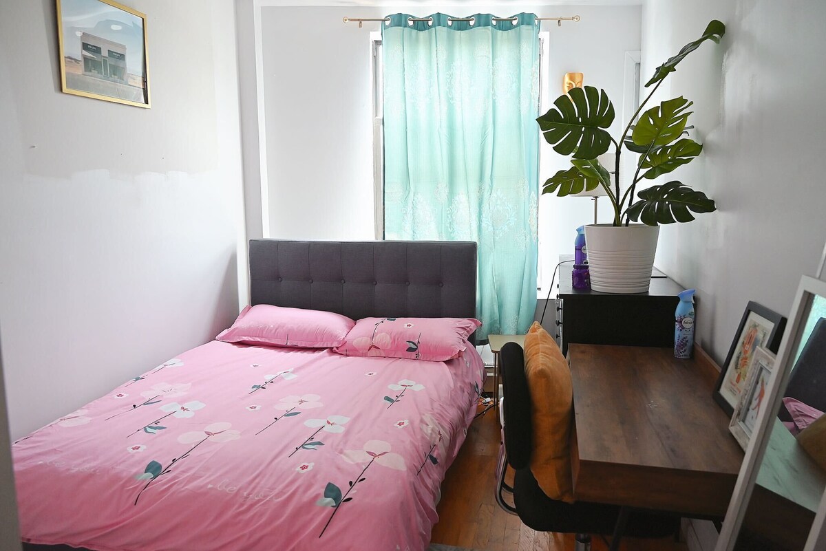 Travelers -Brooklyn | Private Room & Workspace | Shared Home