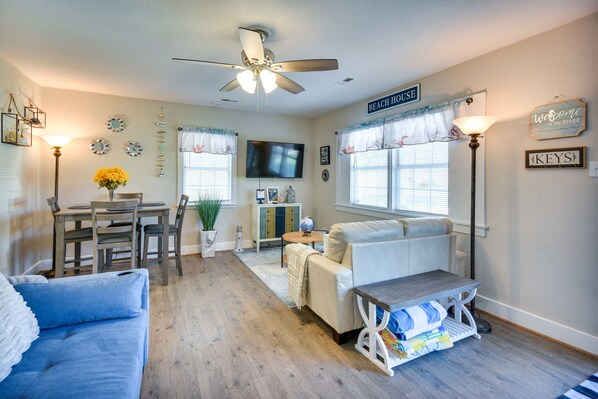 Hampton Vacation Rental | 2BR | 1BA | 822 Sq Ft | 1 Small Step to Enter