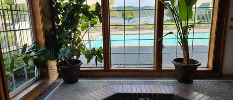 Hot tub spa & Sauna have a view on the Lake and are open 10am-10pm