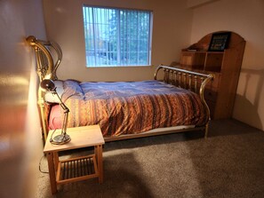 Main bedroom with a Queen bed