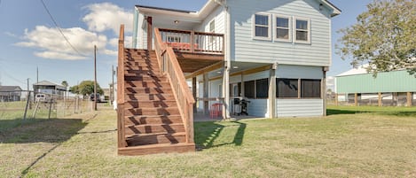 Bay City Vacation Rental | 3BR | 3BA | Stairs Required | 1,146 Sq Ft