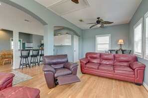 Living Room | Open Floor Plan | 2-Story Home | Central A/C