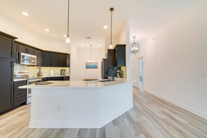 Kitchen | Cooking Basics | Coffee Maker | Paper Towels/Trash Bags Provided
