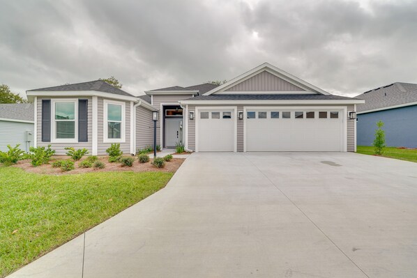 The Villages Vacation Rental | 3BR | 2BA | 2,000 Sq Ft | Steps-Free Entry