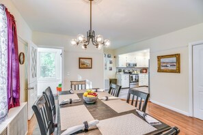 Dining Room | Dishware & Flatware Provided