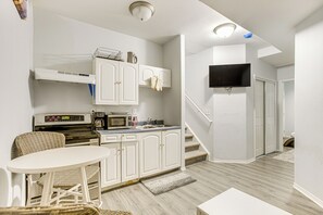Interior | Lower-Level Unit | Kitchen & Dining Area | Free WiFi | Smart TV