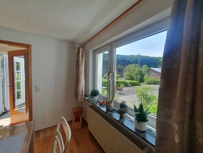 Ferienwohnung mit 85qm, 1 Schlafzimmer, 1 Schlafcouch, max. für 4 Personen-Paradiesken am Berg